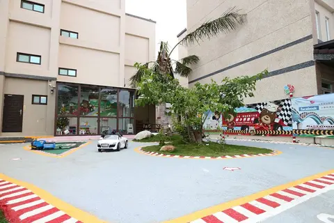 台東親子民宿 貓追熊賽車民宿 6