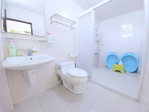 3樓)陽台房---航海船帳篷滑梯房/FUJI按摩椅/dyson Pure Hot+Cool三合一涼暖空氣清淨機/軟軟Q地板/附玩具/附消毒鍋/獨立陽台及洗衣機＆晾曬空間/浴室乾濕分離附澡盆 照片 3