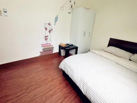 搖尾巴 躲喵喵房