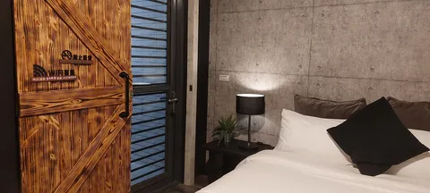 夏天旅宿 沉穩工業風