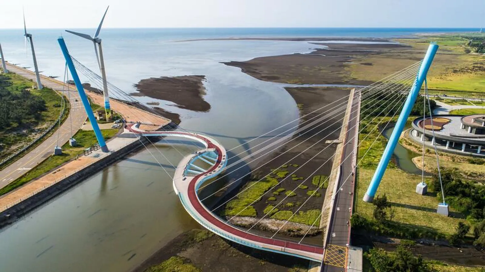 清水景點:高美濕地景觀橋