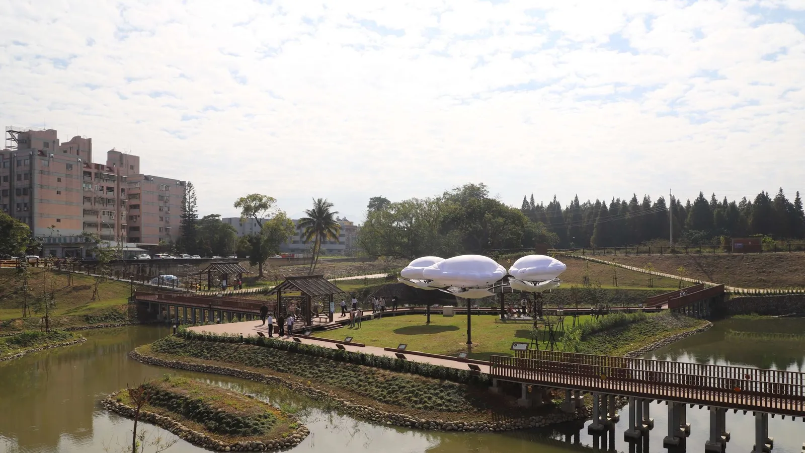 斗六市景點：斗六後庄埤親水公園(天空之島光環境)